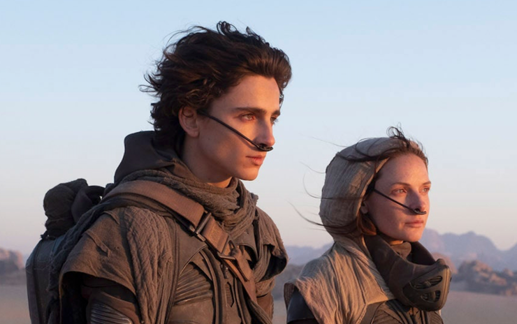 فیلم «تل ماسه» (Dune) دنی ویلنوو در هفته اول اکران بین‌المللی فروش خوبی داشته است و سینماهای روسیه بهترین آمار فروش را برای این فیلم ثبت کرده‌اند.