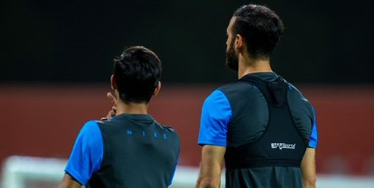 مهدی قایدی و احمد نورالهی دو خرید جدید باشگاه شباب الاهلی امارات اولین تمرین خود را با این تیم انجام دادند تا به سوژه یک فوتبال امارات تبدیل شوند.
