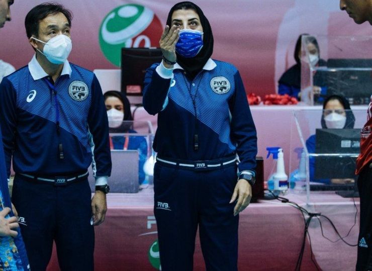 نرگس افشین و قریب با داور اول و دومی شروع کردند.
