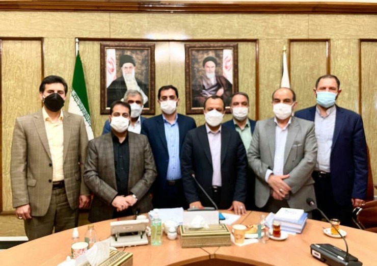 سید عبدالله ارجائی به همراهی جمعی از اعضای شورای اسلامی شهر مشهد و معاون مالی پشتیبانی شهرداری مشهد با احسان خاندوزی، وزیر اقتصاد دیدار کرد.