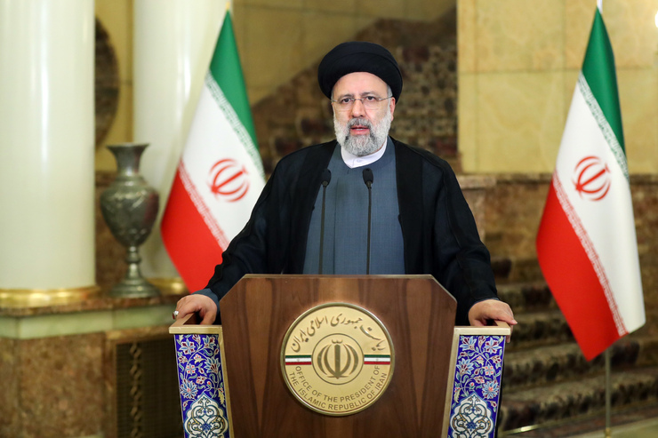 رئیس جمهور با بیان اینکه صلح و امنیت پایدار در گرو اجرای عدالت است و دستیابی به عدالت و آزادی صرفاً از مسیر تأمین حقوق همه ملت‌ها محقق می‌شود، گفت: هرگونه نقض حقوق ملت‌ها، بیش از همه چیز صلح و امنیت جهانی را به مخاطره می‌اندازد.