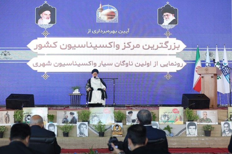 نماینده، ولی فقیه و امام جمعه مشهد مقدس گفت: یک تفکر متحجرانه افرادی که ناآگاه و نادانند و بر ناآگاهی خود اصرار می‌کنند که واکسن ضرر دارد. تفکر دوم افراد غرب زده‌ای که چشم به دروازه غرب دارند و تبلیغات سوء و سمپاشی‌های آنان در جریان واکسیناسیون مردم را وادار می‌کند واکسن نزنند اگر واکسیناسیون در کشور همگانی نشود، این بیماری ریشه کن نخواهد شد.