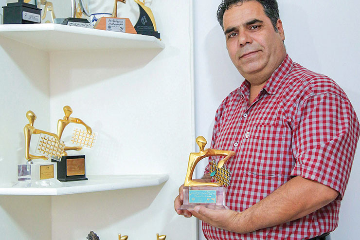 مهدی حسنی، آهنگساز محله آزادشهر که ده‌ها دیپلم افتخار دارد، امیدوار است موسیقی معرفتی در شأن حضرت رضا (ع) ساخته شود.