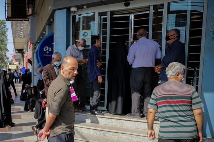  مدیرکل امور مالی صندوق بازنشستگی کشوری گفت: پرداخت نوبت سوم وام ضروری بازنشستگان و وظیفه بگیران مشمول امروز (یکشنبه) انجام می‌شود.