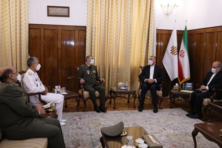 سرلشکر موسوی و تعدادی از فرماندهان ارشد ارتش با حسین امیرعبداللهیان وزیر امور خارجه دیدار و گفتگو کردند.