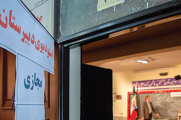 رؤسای کمیسیون‌های فرهنگی و حاشیه شهر مشهد بر ادامه کمک‌های آموزشی به دانش آموزان دورمانده از تحصیل تأکید کردند.