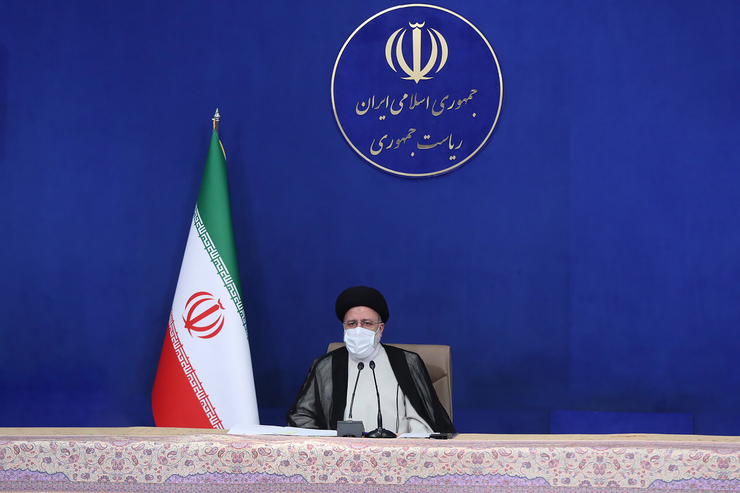 رییس جمهور در جلسه کمیته‌های تخصصی ستاد ملی مقابله با کرونا با قدردانی از اقدامات انجام شده در جهت تامین واکسن و انجام واکسیناسیون، ایجاد شتاب مضاعف در روند واکسیناسیون گروه‌های مختلف شغلی را مورد تاکید قرار داد.