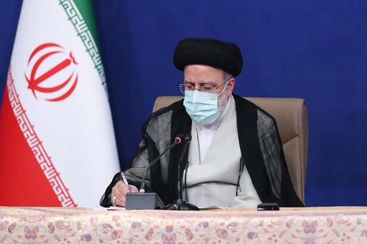 رییس‌جمهوری در پیامی با تبریک فرارسیدن روز ملی و هفتاد و دومین سالگرد تاسیس جمهوری خلق چین، گفت: قطعا اعتماد پایدار بین ایران و چین می‌تواند همکاری‌های بین منطقه‌ای را به توسعه، ثبات و صلح تبدیل کند.