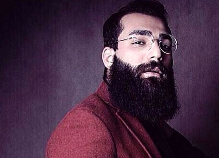 حمید صفت خواننده معروف رپ که به اتهام قتل ناپدری خود بازداشت شده و به قصاص محکوم شده بود، از اتهام قتل عمد تبرئه شد و امروز یکشنبه ۱۱ مهر ۱۴۰۰ از زندان آزاد شد.