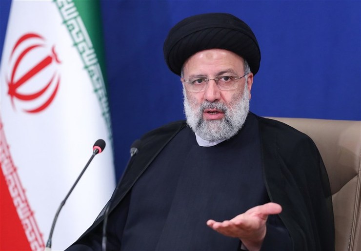 رئیس جمهور با تاکید بر ضرورت بهره‌گیری دولت از ظرفیت نخبگان کشور، گفت: مسئولان دستگاه‌های اجرایی به دور از نگاه سیاسی با صاحب‌نظران و نخبگان، جلسات منظم کارشناسی برگزار کنند و از نظرات آنان بهره‌مند شوند.
