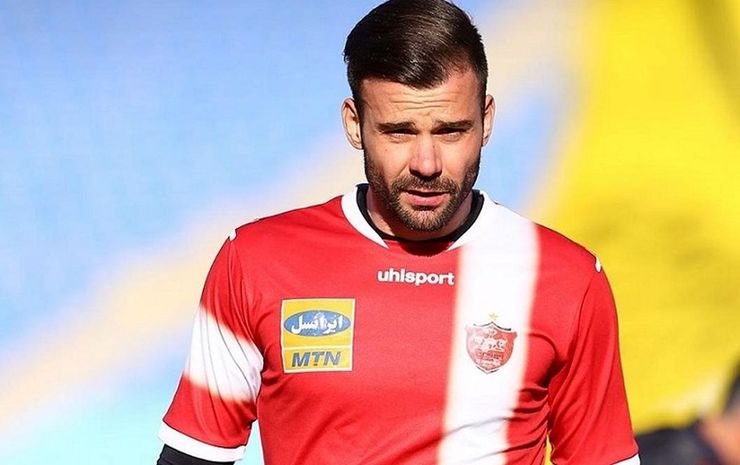 باشگاه پرسپولیس در تلاش است تا مشکل مالی گلر خارجی خود را برطرف کند.