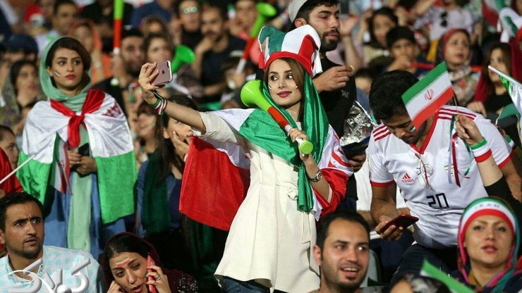 امین نوروزی، مشاور پزشکی ریاست فدراسیون فوتبال گفت: مجوز حضور تماشاگران در دیدار ایران و کره‌جنوبی به صورت محدود صادر شده است.