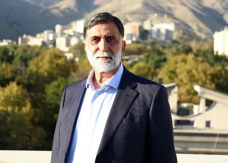 درحالی که مذاکرات باشگاه استقلال با برخی بازیکنان خارجی به بن بست خورده بود واین نگرانی وجود داشت که مجیدی نتواند بازیکن خارجی جذب کند، اما آجورلو به سرمربی استقلال قول داده به زودی این مشکل برطرف شود و بازیکن خارجی به استقلال بیاید.