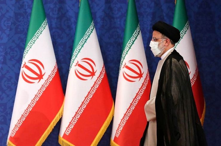از همان روز مراسم تحلیف رئیس جمهوری، خطوط اصلی سیاست خارجی دولت سیزدهم ترسیم شد، در این گزارش نگاهی به مؤلفه‌های اصلی سیاست خارجی دولت سیزدهم پرداخته‌ایم.