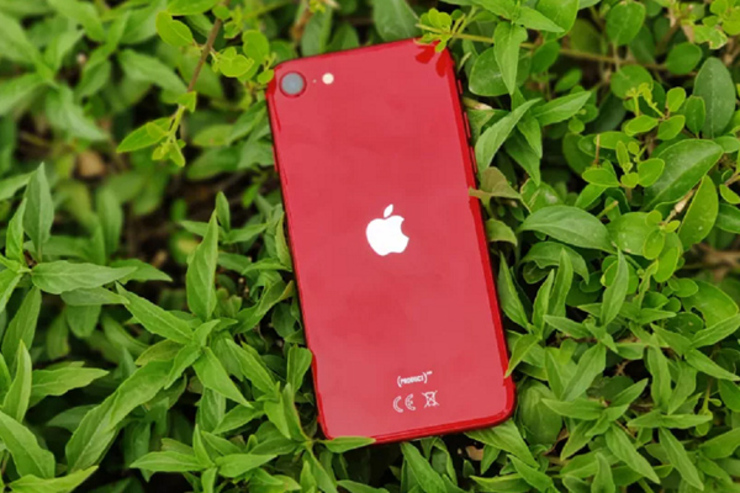 مشخصات سخت افزاری و قیمت iPhone SE ۳ را با تاریخ احتمالی عرضه در این گزارش بخوانید.