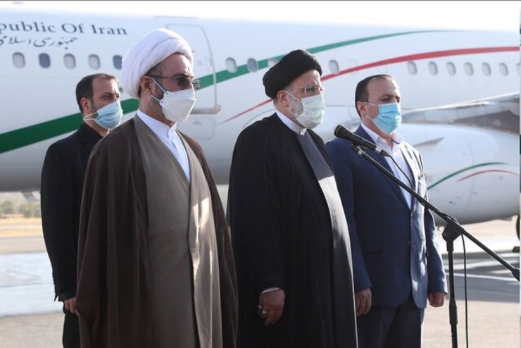   رییس جمهوری در بدو ورود به استان ایلام گفت: امیدواریم در این سفر گام‌های مهمی در جهت رفع محرومیت استان ایلام در حوزه‌های مختلف برداشته شود.
