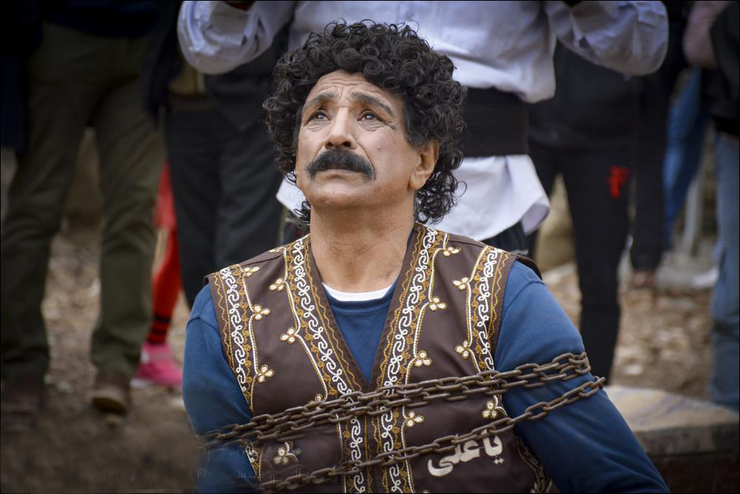 مرحوم حسین مقدم معروف بود به مهربانی و محبوبیت و شهره بود به صمیمیت با جوان تر‌ها که او را «عمو حسین» صدا می‌کردند. در ادامه، گفتار‌هایی از رضا حسینی، هادی نوری و علیرضا سوزنچی سه پیشکسوت و هنرمند تئاتر مشهد را در سوگ شادروان حسین مقدم می‌خوانید.