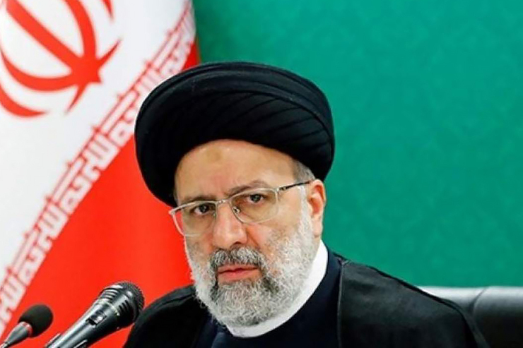 رئیس جمهور با اشاره به مزایای دولت الکترونیک و هوشمند اعلام کرد که شکیل دولت هوشمند برای رفاه مردم و تسهیل انجام امور مردم آنان ضروری است و همه دستگاه‌ها بدون بخشی‌نگری باید با یکدیگر برای تحقق شبکه ملی اطلاعات همکاری کنند. او همچنین به وزارت ارتباطات دستور داد تا نحوه فعالیت و ارایه مجوز به اینترنت ماهواره‌ای را بررسی کند.