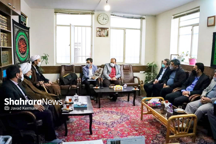 استاد دروس خارج حوزه علمیه خراسان در دیدار با مدیر عامل و مدیران مؤسسه فرهنگی هنری شهرآرا، بر تقدس شهر مشهد به دلیل وجود بارگاه امام‌ هشتم تأکید کرد.