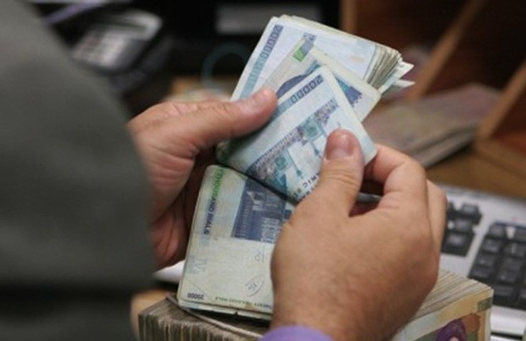 در بودجه ۱۴۰۰ برآورد عیدی کارکنان یک میلیون و ۵۰۰ هزار تومان برآورد شده که ممکن است با تغییرات اعمال شده در هیات دولت رقمی بالاتر مصوب شود.