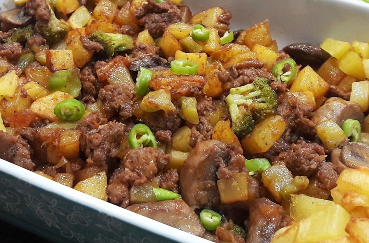 یک متخصص تغذیه می‌گوید: مصرف هم زمان گوشت و سیب زمینی سبب سوءهاضمه می‌شود.