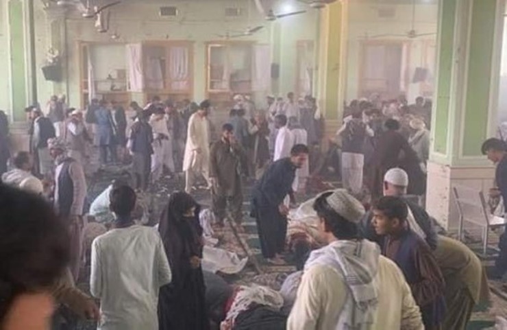 شاهدان عینی می‌گویند که این انفجار امروز (جمعه ۲۳ مهرماه) در مسجد «امام‌بارگاه» در مربوطات ناحیه اول شهر قندهار رخ داده است.