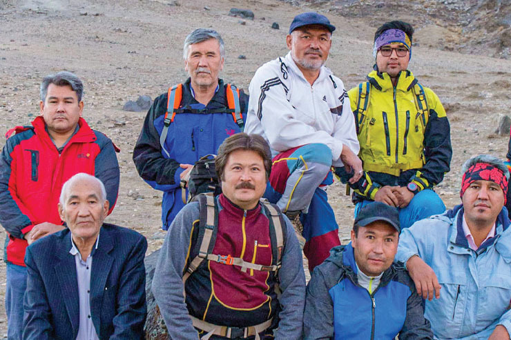 گروه «طبیعت گردی و کوهنوردی خاوران» محله طلاب به دنبال ایجاد تفریحات سالم برای اهالی هستند