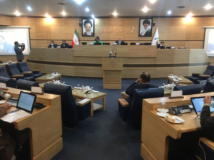 دهمین جلسه علنی شورای اسلامی شهر مشهد امروز ۲۶ مهرماه با حضور دختران ورزشکار و مدال‌آور خواهران حسینی برگزار شد.