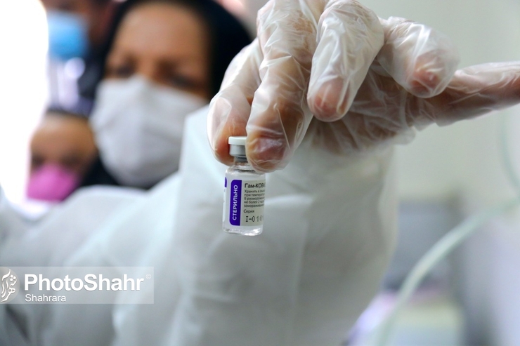رئیس اتاق اصناف مشهد گفت: فعالیت مشاغل مشهد با اولویت بخش مواد غذایی دست‌کم مشروط به دریافت دز اول واکسن کروناست.