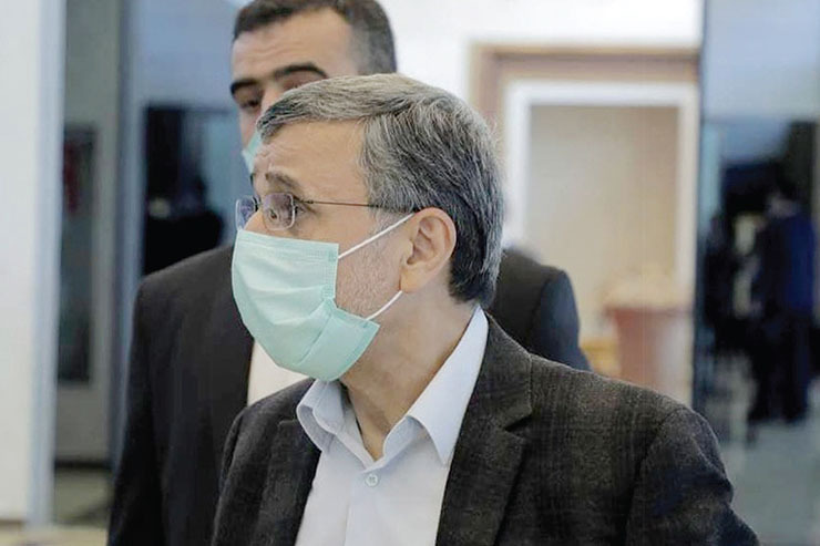 همین که خبر سفر محمود احمدی نژاد به دبی منتشر شد، اخبار زیادی مبنی بر ممنوع الخروج بودن او منتشر شد. با انتشار فیلم‌هایی از حاشیه‌های حضور او در اکسپوی دبی حالا رئیس جمهور سابق به ایران بازگشته، بازگشتی که حاشیه‌های زیادی به همراه دارد.