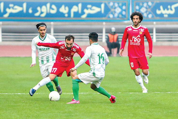 نماینده استان خراسان رضوی در لیگ برتر در حالی امروز باید به مصاف آلومینیوم برود که همچنان درگیر پیچ و خم ثبت قرارداد بازیکنانش است