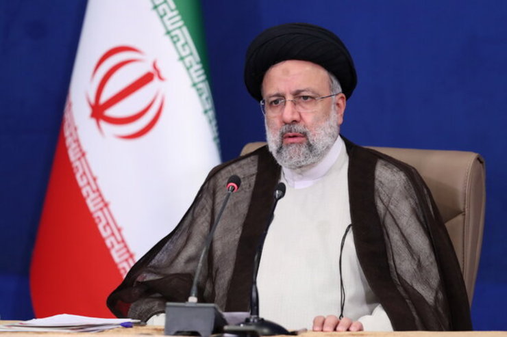 رئیس جمهور اظهار کرد: ما دنبال ایجاد ثبات و دشمن دنبال ایجاد بی ثباتی است. راهبرد ما ایجاد وحدت و راهبرد دشمن تفرقه در جهان اسلام است. وحدت شکنی حرکت در جهت راهبرد دشمن است‌.