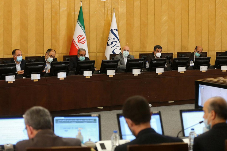 در حالی که یکی از اعضای کمیسیون مشترک بررسی طرح صیانت، از احتمال حذف موضوعاتی مانند محدودسازی و کاهش پهنای باند از این طرح خبر داده بود، سخنگوی کمیسیون مشترک این موضوع را تکذیب کرد.