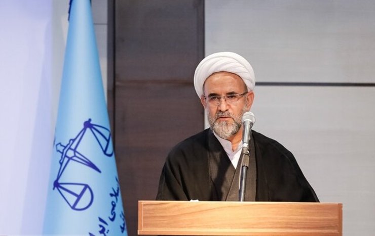 رئیس دیوان عدالت اداری با اشاره به مصوبه اخیر مجلس شورای اسلامی در خصوص منع کردن کانون‌های وکلای دادگستری برای دادن مجوز وکالت به قضات گفت: با توجه به کدام نظر کارشناسی مقرر شده است که یک قاضی بعد از سی سال تلاش در حوزه قضاوت برای دریافت پروانه وکالت، باید آزمون بدهد؟
