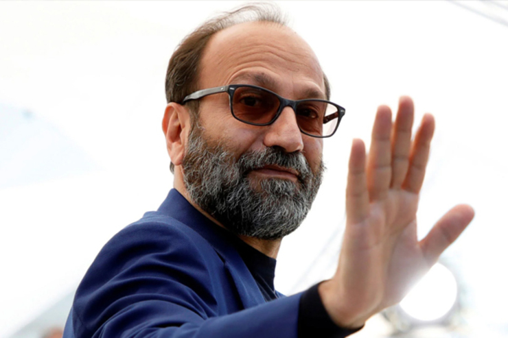 شانس بالای  در چهار رشته اسکار/ در ادامه پیش‌بینی رسانه‌های معتبر آمریکایی از اسکار ۲۰۲۲ اسکات فینبرگ ستون‌نویس جوایز سینمایی در نشریه هالیوود ریپورتر «قهرمان» اصغر فرهادی را جزو شانس‌های اصلی در چند رشته اسکار امسال دانست و شانس اول جایزه بخش کارگردانی امسال را هم به فرهادی داد