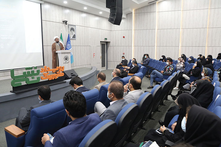 مدیریت شهری مشهد با برگزاری رویداد «نشانی» با تمرکز بر کسب وکار‌های خانگی در حاشیه شهر سعی در حمایت همه جانبه و تخصصی از فعالان حوزه کسب وکار دارد.