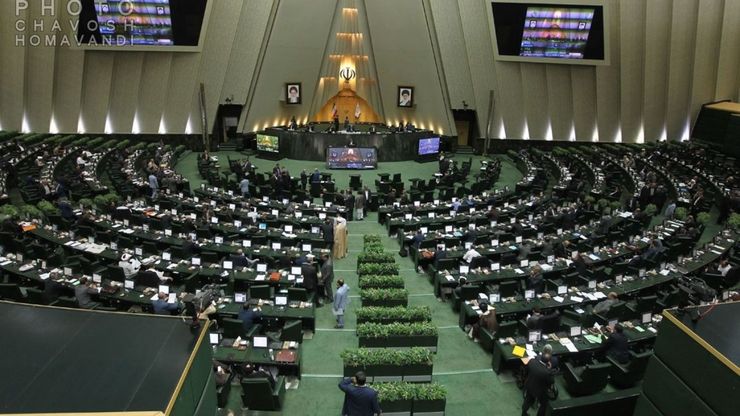 لایحه رتبه‌بندی معلمان که برای رفع ابهامات به کمیسیون آموزش و تحقیقات مجلس ارجاع داده شد، پس از اصلاحات مورد نظر به صحن علنی مجلس ارائه شد.