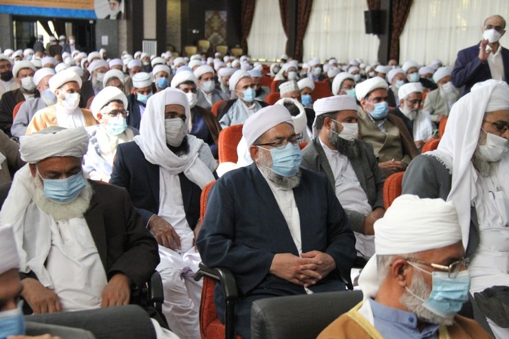 همایش محوری گرامیداشت هفته وحدت در خراسان رضوی امروز  با سخنرانی آیت‌الله علم‌الهدی نماینده ولی فقیه، حجت‌الاسلام قرائتی رئیس ستاد اقامه نماز و شیخ خلیل افرا عضو شورای برنامه‌ریزی مدارس اهل سنت کشور، در  مجتمع فرهنگی تربیتی امام رضا(ع) مشهد برگزار شد.