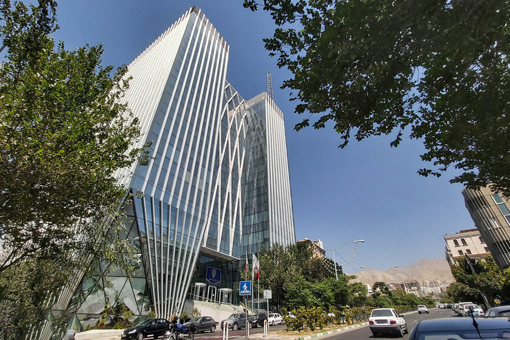مدیر روابط عمومی بورس تهران اعلام کرد: درب پارکینگ ساختمان بورس فک پلمب شد و معاملات بورس اوراق بهادار تهران روز شنبه طبق روال عادی انجام می شود.