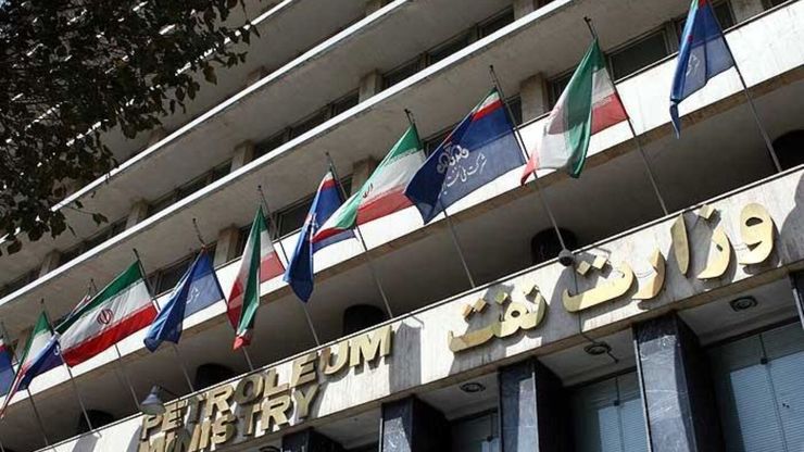 روز گذشته خبر جذب نفیسه سنگدوینی دختر رمضانعلی سنگدوینی نماینده مجلس گرگان و عضو کمیسیون انرژی مجلس شورای اسلامی در وزارت نفت در فضای مجازی منتشر شد که شائبه‌های زیادی را ایجاد کرده است.
