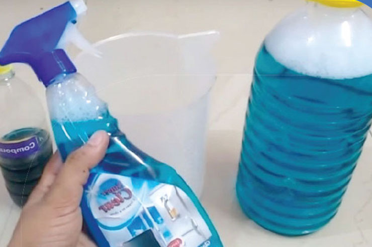 به‌راحتی و با کمترین هزینه، شیشه‌پاک‌کن‌های بی‌خطری را در خانه تهیه و استفاده کرد. برای این منظور، به یک بطری افشانه خالی، یک قاشق غذاخوری نشاسته ذرت، یک‌چهارم پیمانه سرکه، یک‌هشتم پیمانه الکل ایزوپروپیل و ۲ پیمانه آب مقطر نیاز دارید.