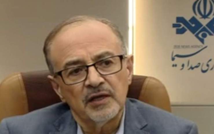 در حالی که نظام بهداشتی و درمانی کشور از چند روز پیش به شدت مشغول است که واکسیناسیون را به ۱۸سال  به پایین گسترش دهد، یکی از کارشناسان صداوسیما خواسته یا ناخواسته در یکی از بخش‌های اصلی خبری علیه واکسن کرونا حرف زد.