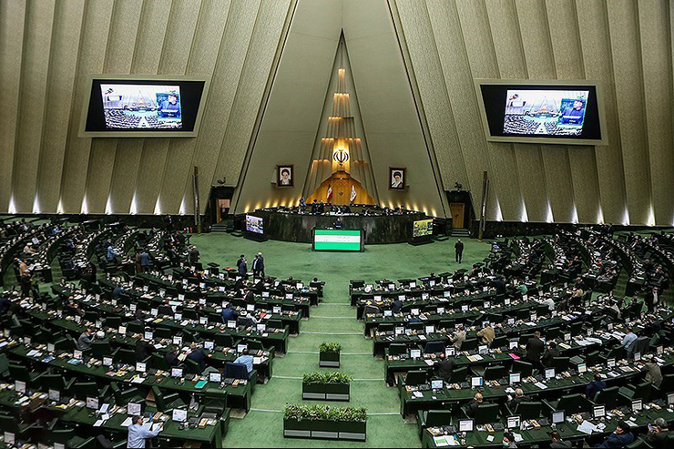 تعدادی از نمایندگان مجلس شورای اسلامی به اظهارات گستاخانه نماینده مجلس آذربایجان واکنش نشان دادند.
