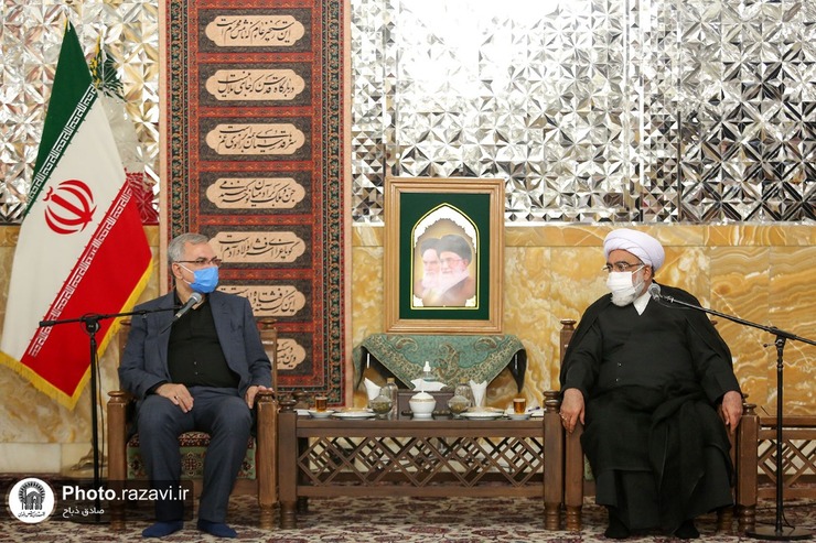 تولیت آستان قدس رضوی در دیدار وزیر بهداشت، درمان و آموزش پزشکی بر ضرورت کاهش دغدغه‌های مردم در حوزه سلامت تاکید کرد.