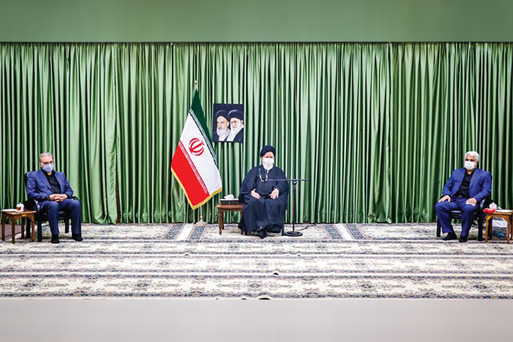 آیت‌ا... علم‌الهدی، نماینده ولی‌فقیه در استان و امام‌جمعه مشهد: من در مشهد با دو اصطلاح «گردشگری» و «شهروندی» مخالف هستم، زیرا این شهر مال امام رضا (ع) است.