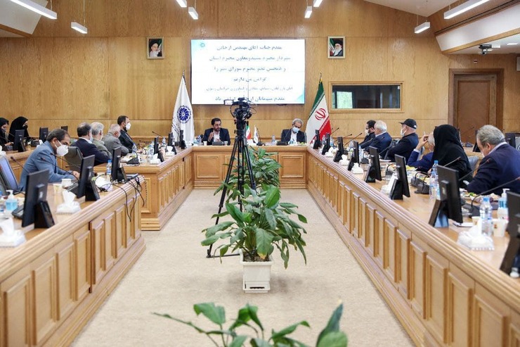 شهردار مشهد گفت: نگاه مدیریت شهری به بخش خصوصی باید تغییر کند؛ ما نه تنها ما خودمان را موظف با همکاری بخش خصوصی می‌دانیم، بلکه آن را یک ضرورت برای توسعه شهر مشهد می‌دانیم.