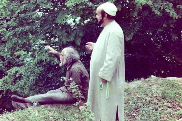 علامه حکیمی از روزی که قلم بر کاغذ گذاشت، مهم‌ترین دل‌مشغولی‌اش این بود که بگوید زندگی کردن در سایه‌سار معارف اهل‌بیت (ع) حیات طیبه است و دوری از این معارف خسران و نتیجه‌اش ندامت.