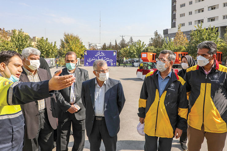 هم زمان با هفته پدافند غیرعامل رزمایش مشترک گروه پدافند غیر عامل و پیشگیری از بحران شهرداری مشهد و شرکت توزیع نیروی برق مشهد برگزار شد.