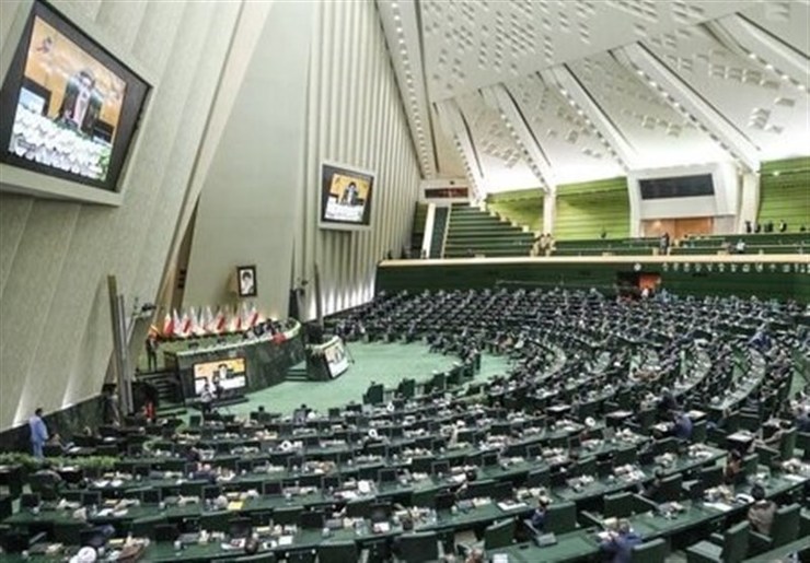 نمایندگان مجلس با درخواست تحقیق و تفحص از نحوه عملکرد دولت در مورد ارز ۴۲۰۰ تومانی و منابع و مصارف آن موافقت کردند.