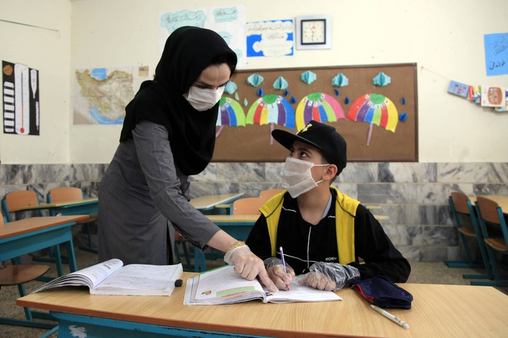 رضا حاجی‌پور، سخنگوی کمیسیون آموزش و تحقیقات: هیچکدام از معلمان با لایحه رتبه بندی معلمان مخالف نیستند و مجلس نیز تمام قد پای اجرای این لایحه ایستاده است.